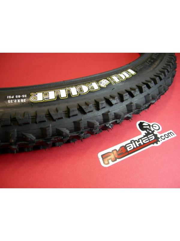 HIGH ROLLER MAXXIS BUTYL 42A 26X2.35 - HIGH ROLLER MAXXIS BUTYL 26X2.35 42a SUPER TACKY 
Our most popular and versatile mountain bike tire, the High Rollers ramped leading edges roll fast, while the side lugs offer stability at speed and a sharp edge to hold corners. The grooved center knobs provide straight-line control. The High Rollers tread design translates well to all mountain bike disciplines, including downhill, cross country, BIKETRIAL and freeride. 
